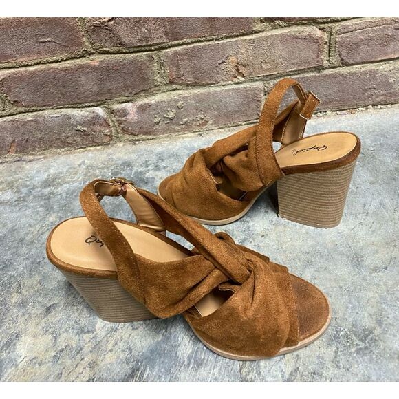 Qupid Chestnut Brown Micro-Suede Knotted Chunky Heels Size 7 - Picture 6 of 11